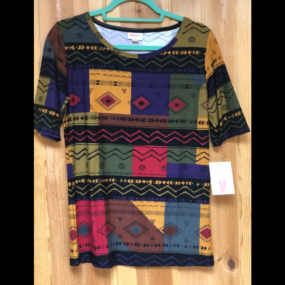 NWT LuLaRoe Gigi top Medium
